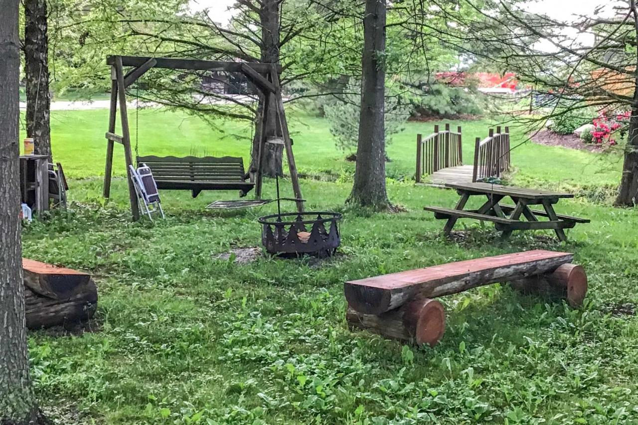 Honey House Cabin - A Quiet Countryside Retreat! Nappanee المظهر الخارجي الصورة