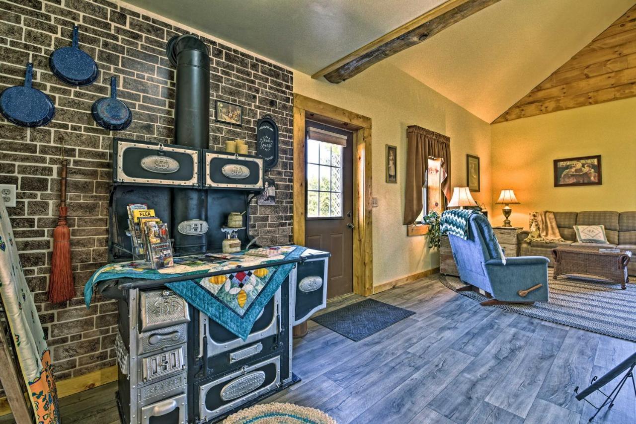 Honey House Cabin - A Quiet Countryside Retreat! Nappanee المظهر الخارجي الصورة