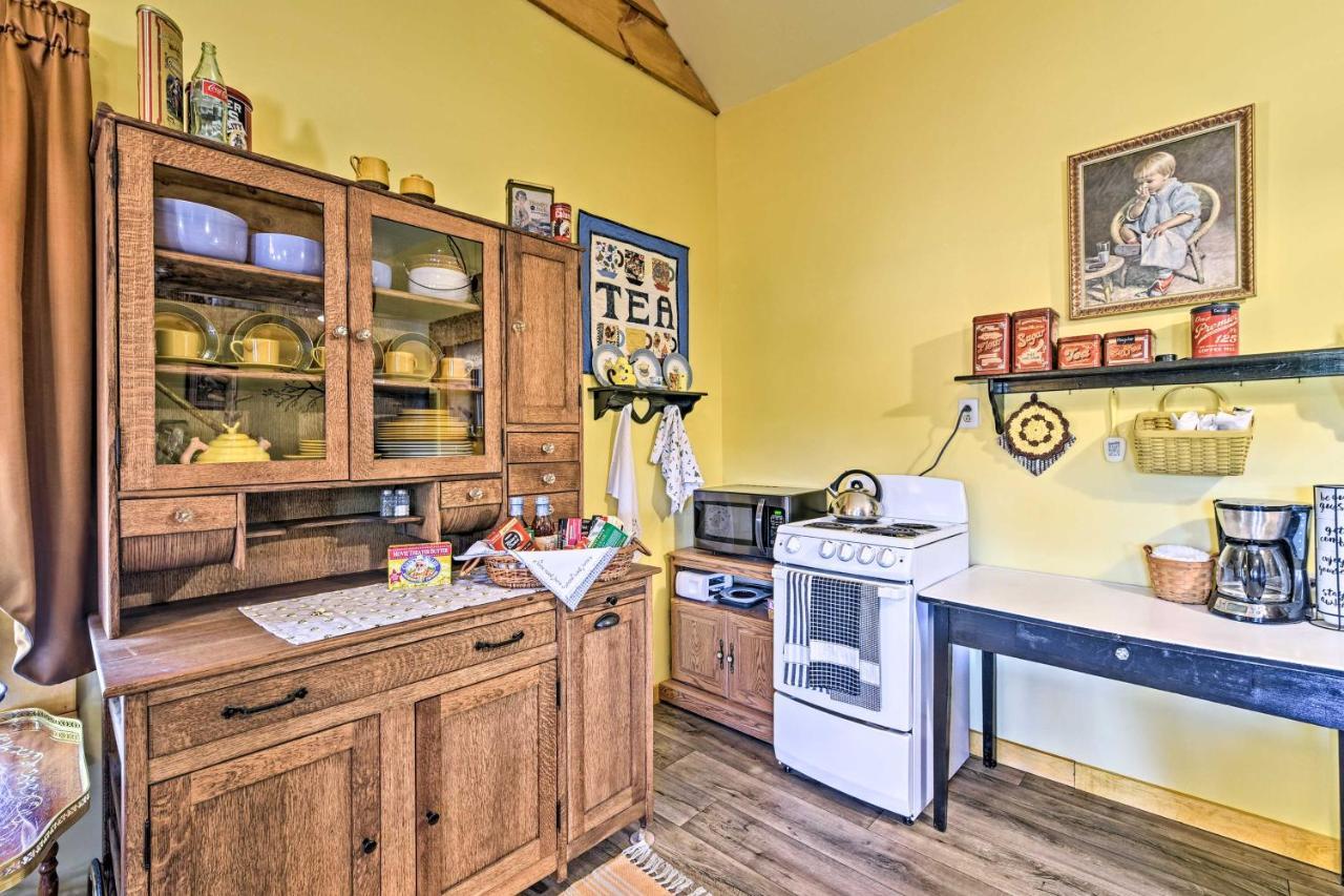 Honey House Cabin - A Quiet Countryside Retreat! Nappanee المظهر الخارجي الصورة