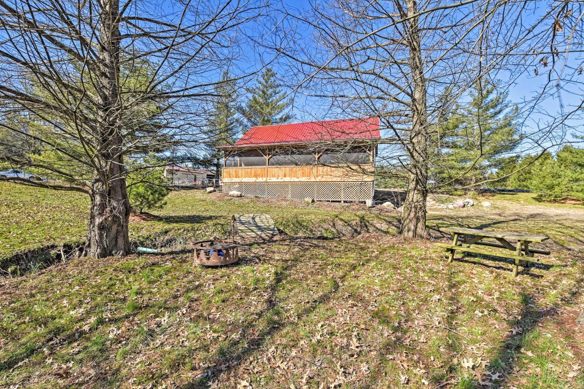 Honey House Cabin - A Quiet Countryside Retreat! Nappanee المظهر الخارجي الصورة