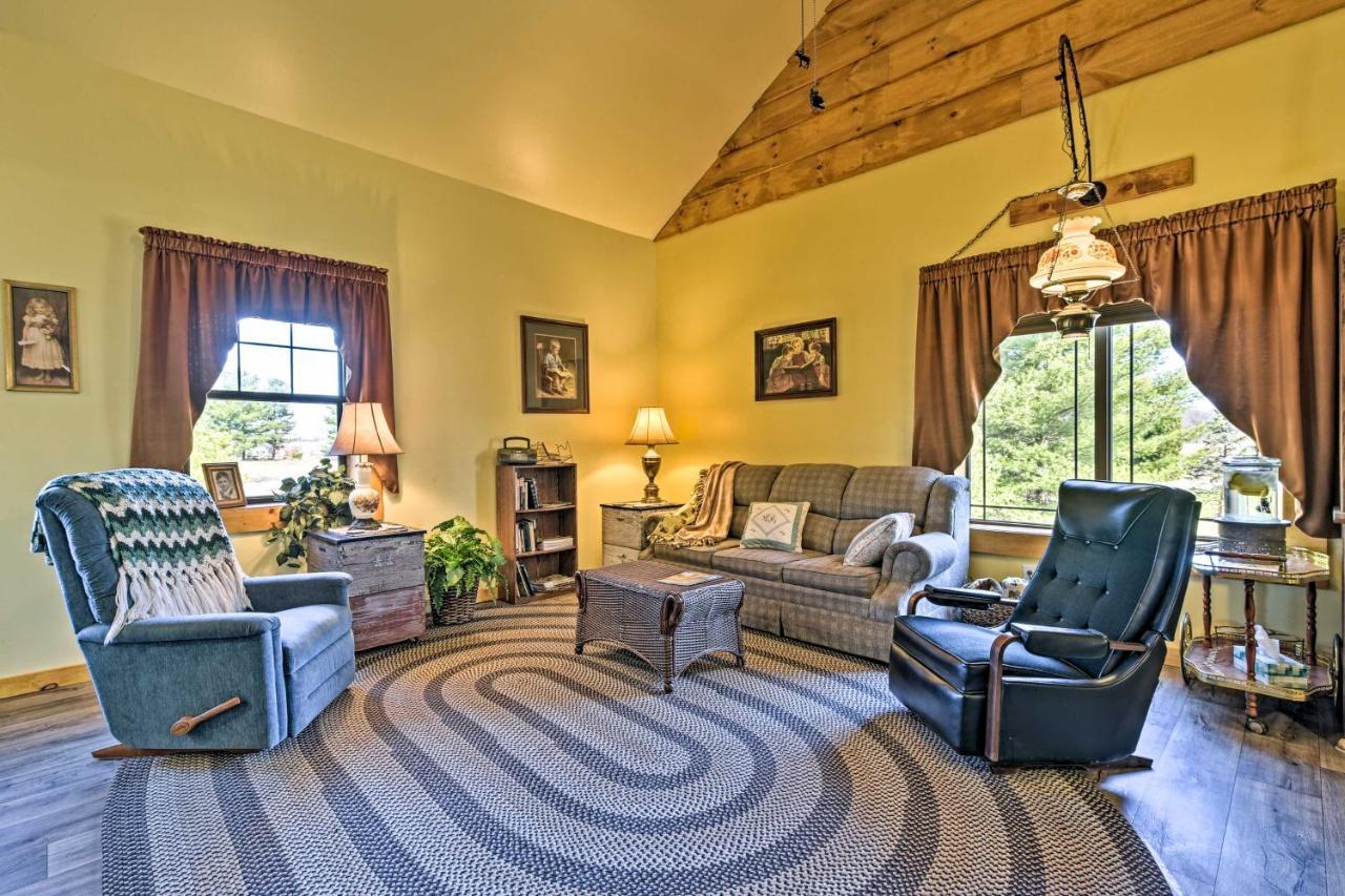 Honey House Cabin - A Quiet Countryside Retreat! Nappanee المظهر الخارجي الصورة