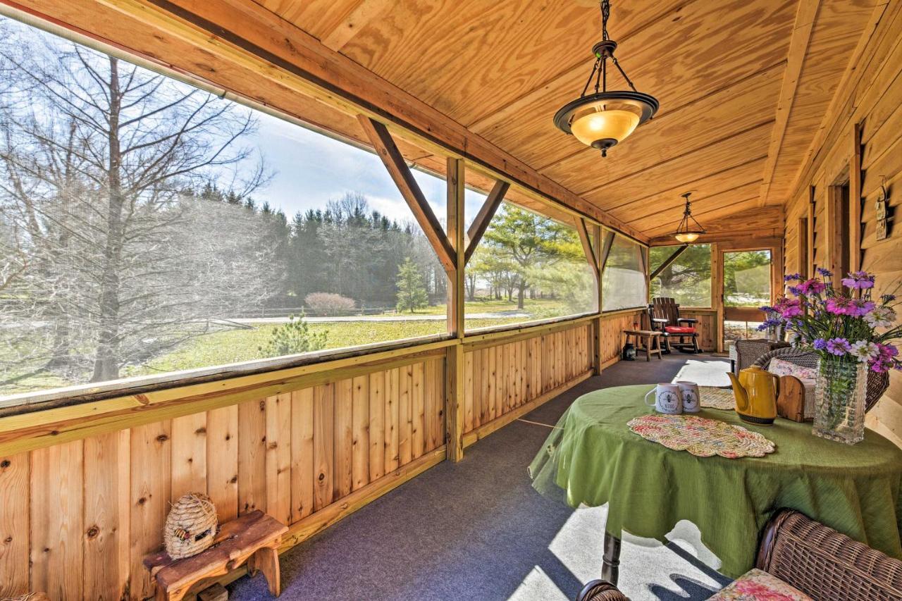 Honey House Cabin - A Quiet Countryside Retreat! Nappanee المظهر الخارجي الصورة