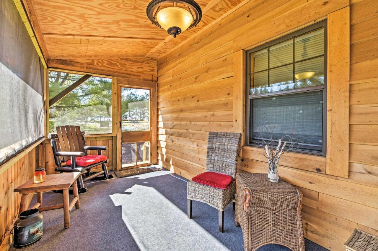 Honey House Cabin - A Quiet Countryside Retreat! Nappanee المظهر الخارجي الصورة